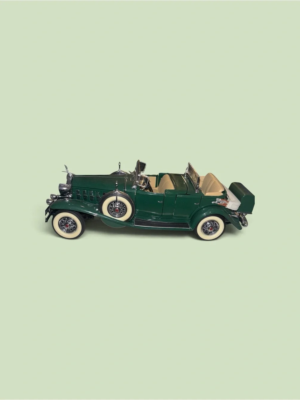 Certified International 1:18 1932 Cadillac V-16 Sport Phaeton Green Car